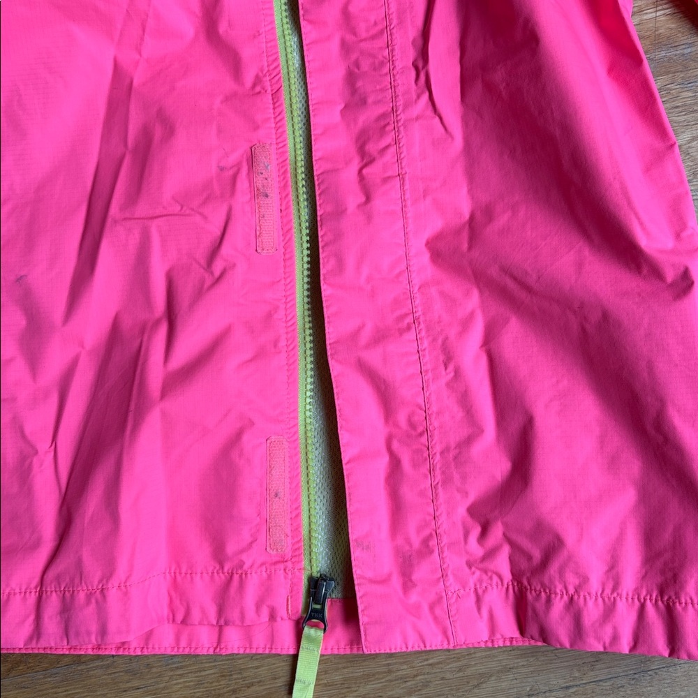 The North Face Kids Bright Pink Raincoat - Picture 8 of 10